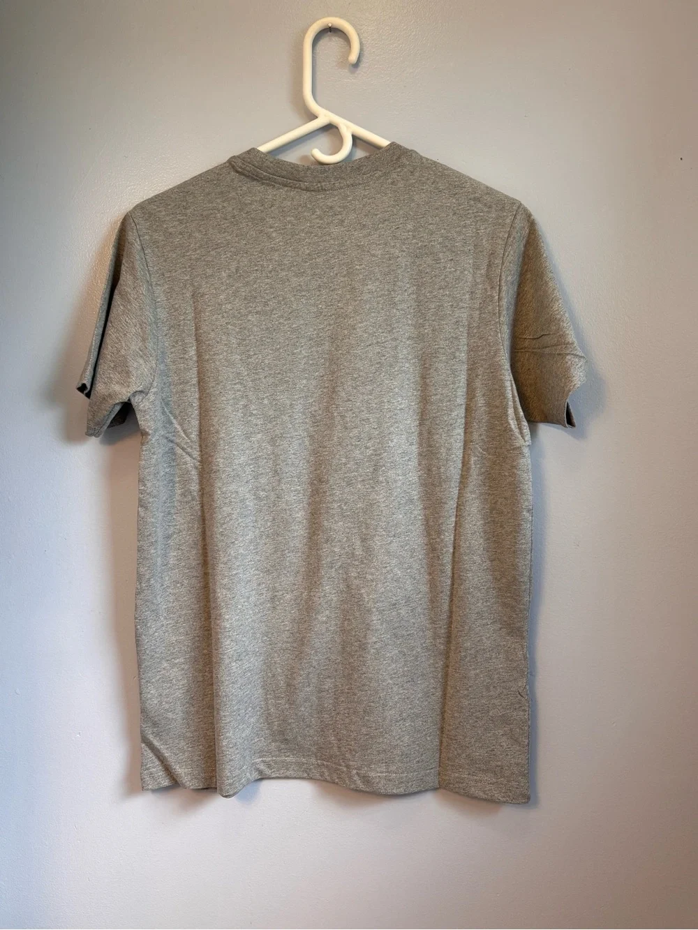 Banana Republic Gray Graphic Logo Crew Neck Tee. NWOT. Sz S.